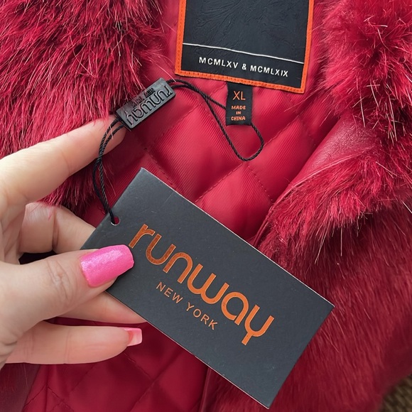 New RUNWAY New York Red Fur Short Jacket with leather trim - Picture 13 of 16